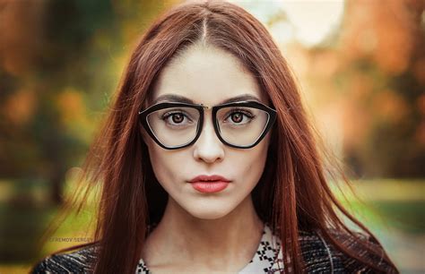 girl with brown hair and glasses|61,231 Woman Brown Hair Glasses Stock Photos and。